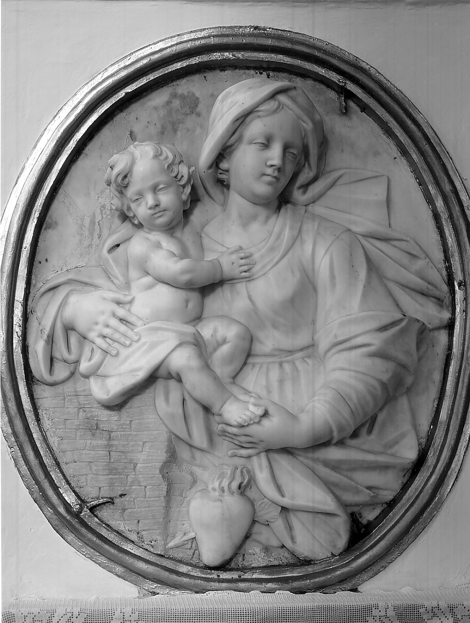 Madonna "del Corazzo", Madonna con Bambino e cuore fiammeggiante (scultura, opera isolata) - bottega napoletana (metà sec. XVII)