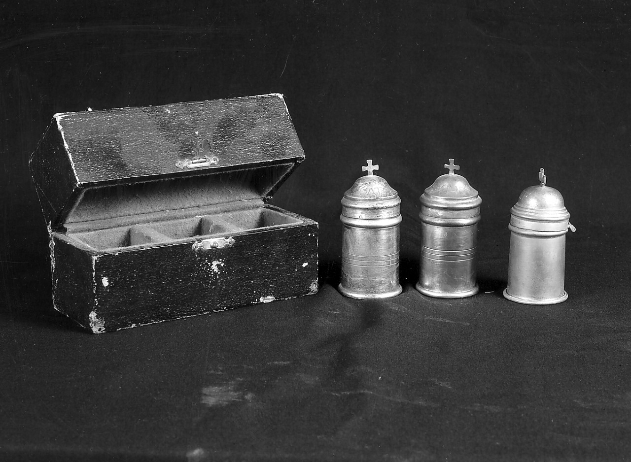 vasetti per oli santi, insieme - bottega Italia meridionale (sec. XIX)