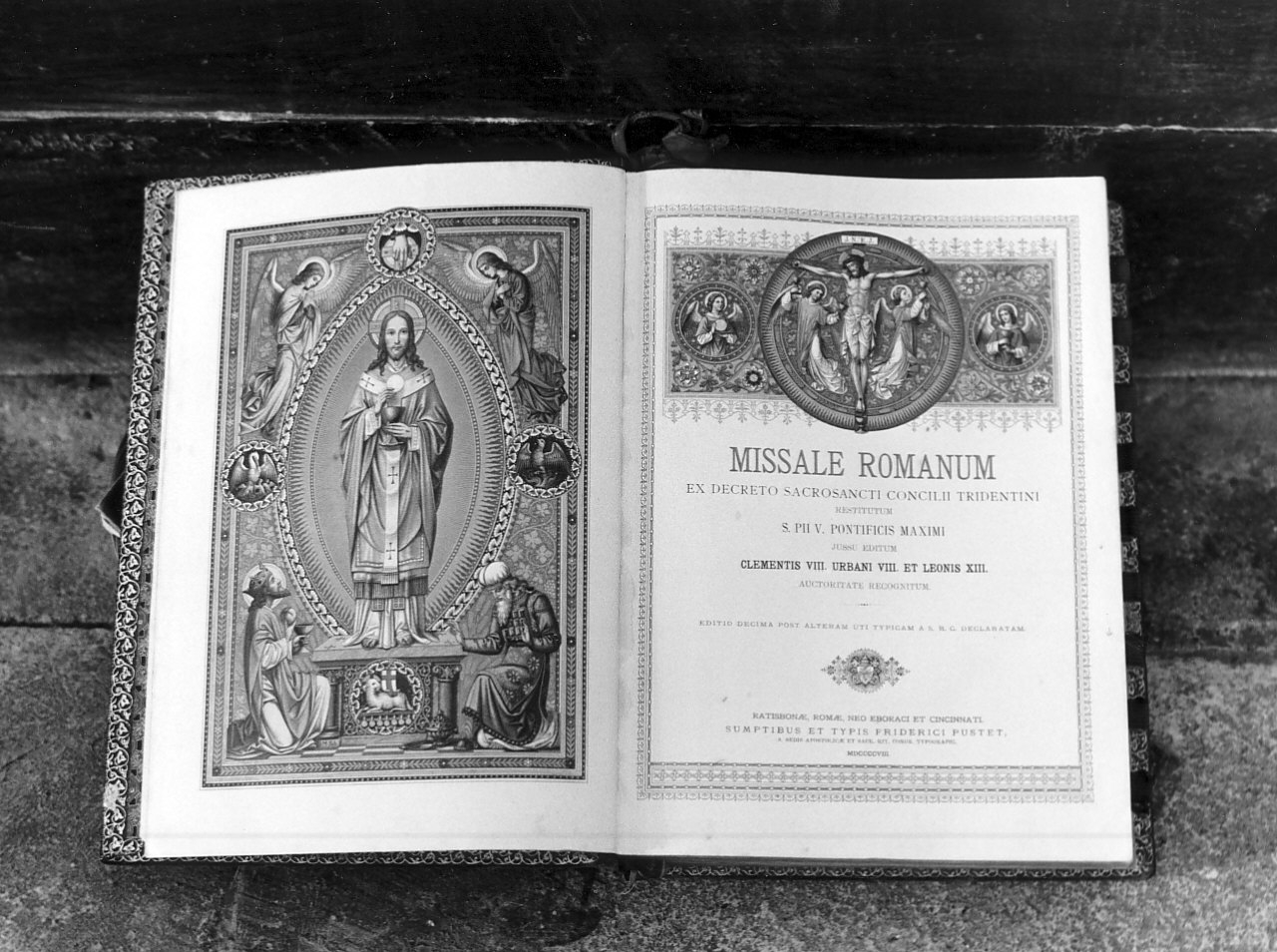 allegoria della Chiesa (coperta di libro liturgico) - bottega romana (sec. XX)