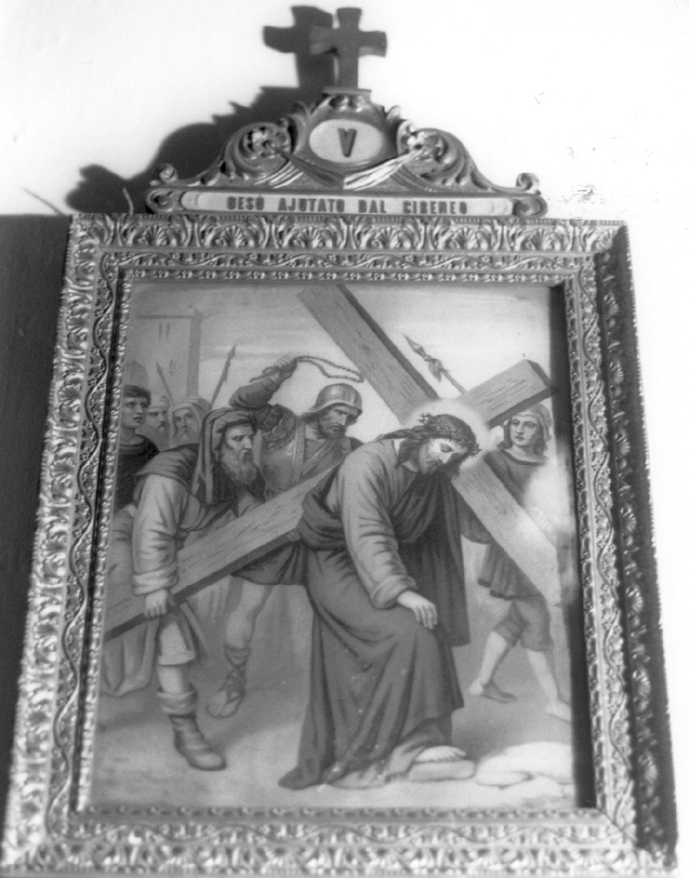 stazione V: Gesù aiutato da Simone il Cireneo a portare la croce (stampa, elemento d'insieme) - ambito Italia meridionale (secc. XIX/ XX)