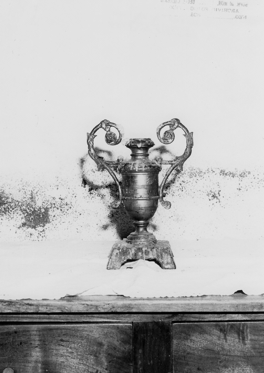 candelabro, opera isolata - bottega calabrese (inizio sec. XX)