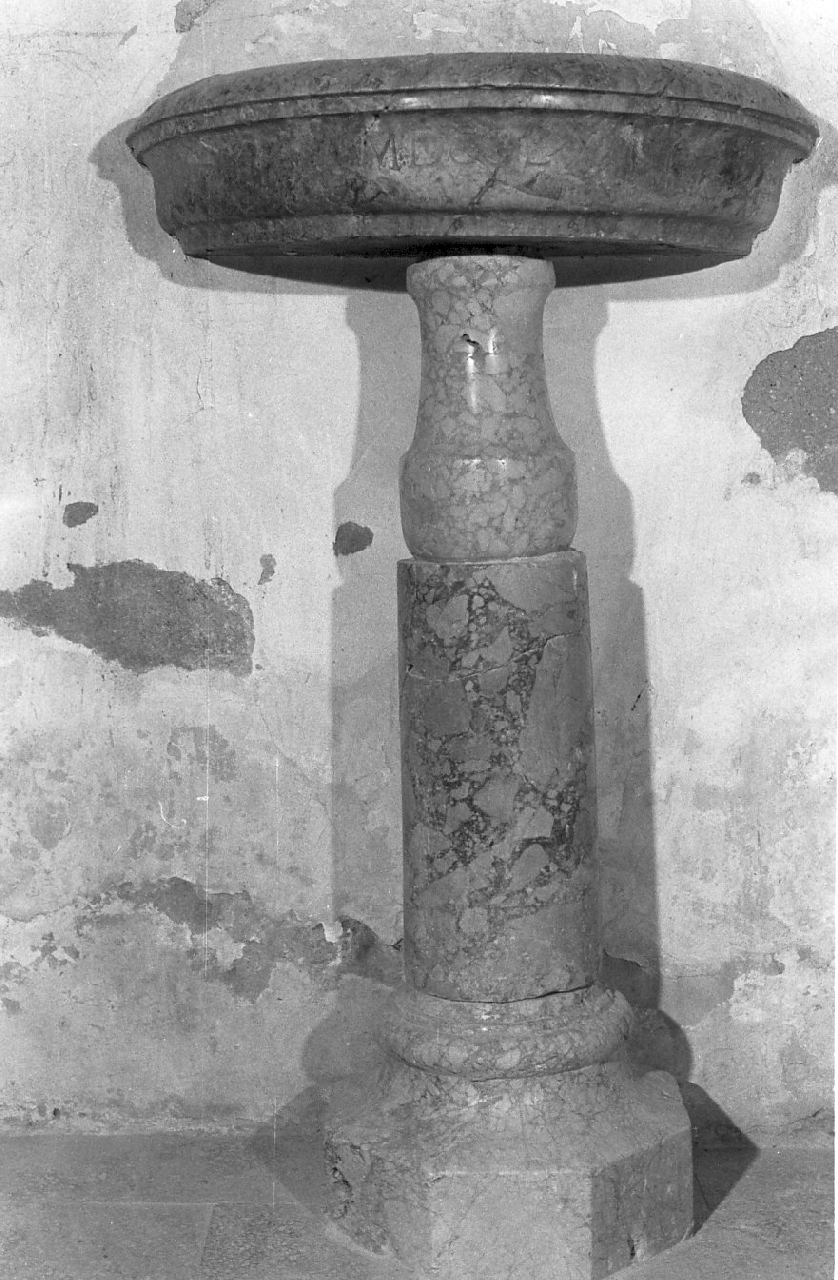 acquasantiera - a fusto, opera isolata - bottega Italia meridionale (sec. XVIII)