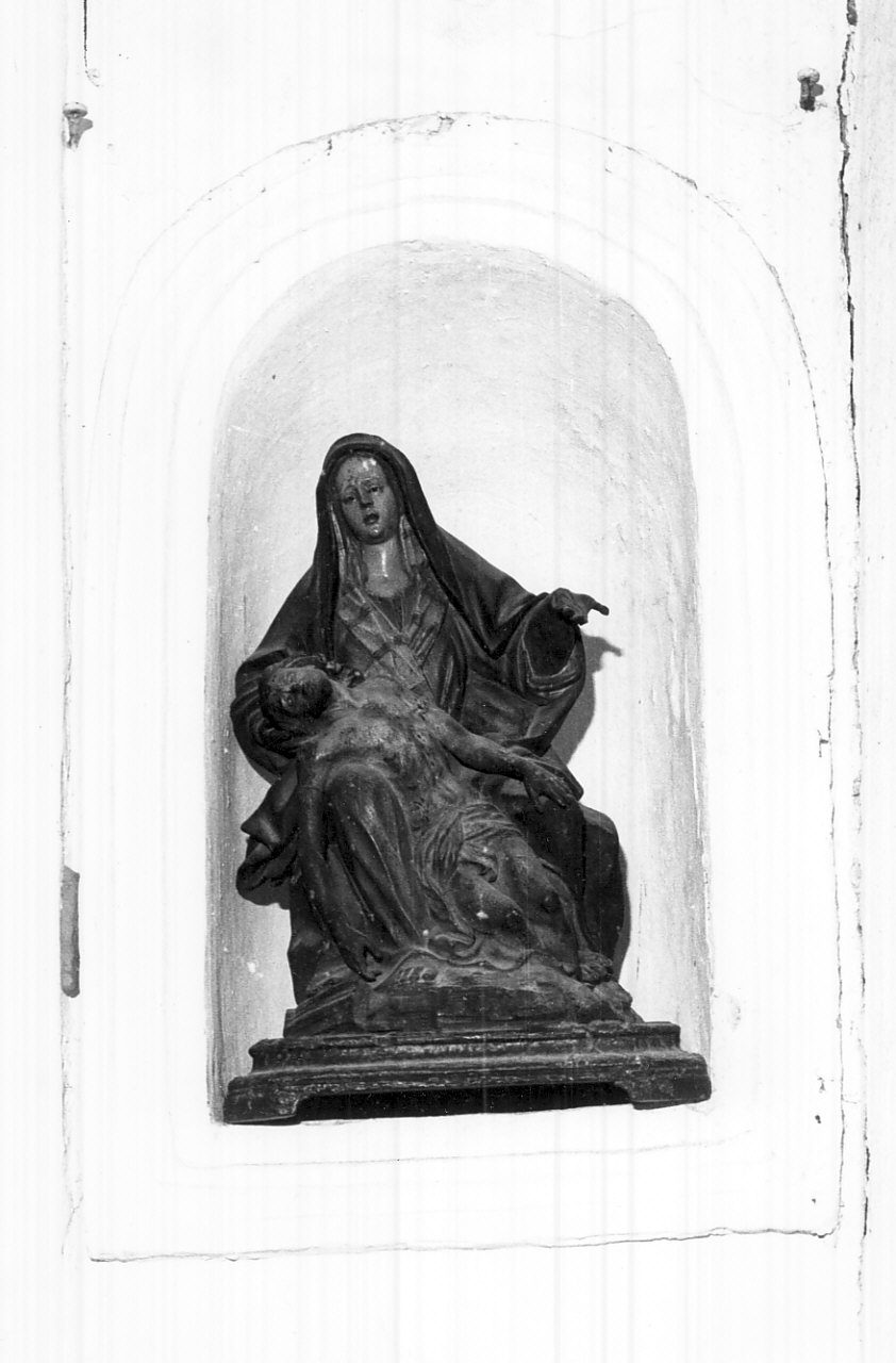 Pietà (statua, opera isolata) - bottega Italia meridionale (sec. XIX)