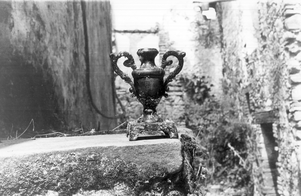 candeliere, serie - bottega calabrese (sec. XIX)