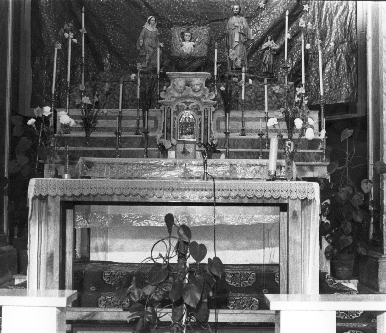 altare maggiore, insieme - bottega Italia meridionale (prima metà sec. XX)