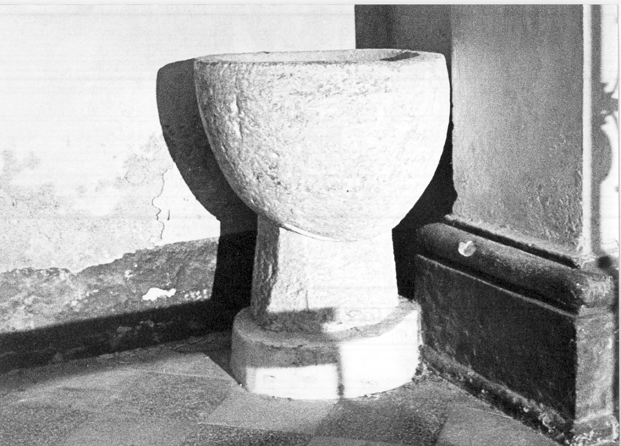 fonte battesimale, opera isolata - bottega calabrese (fine/inizio secc. XVIII/ XIX)