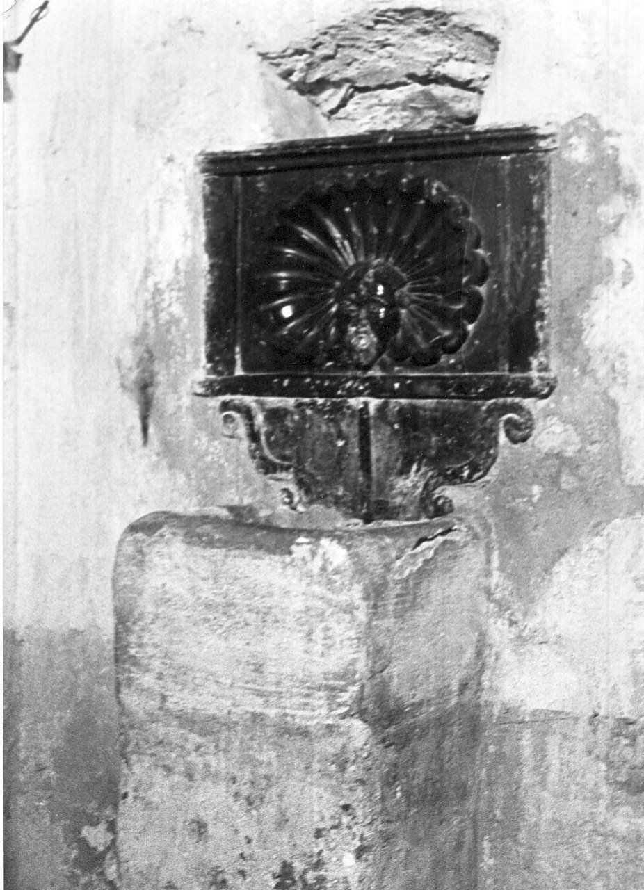 acquasantiera, opera isolata - bottega calabrese (sec. XVIII)