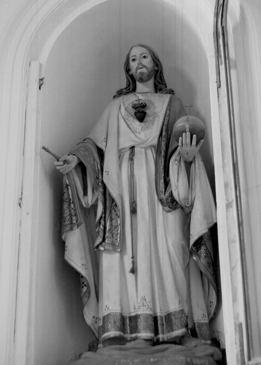 Sacro Cuore di Gesù (statua, opera isolata) di Sallussi S (primo quarto sec. XX)