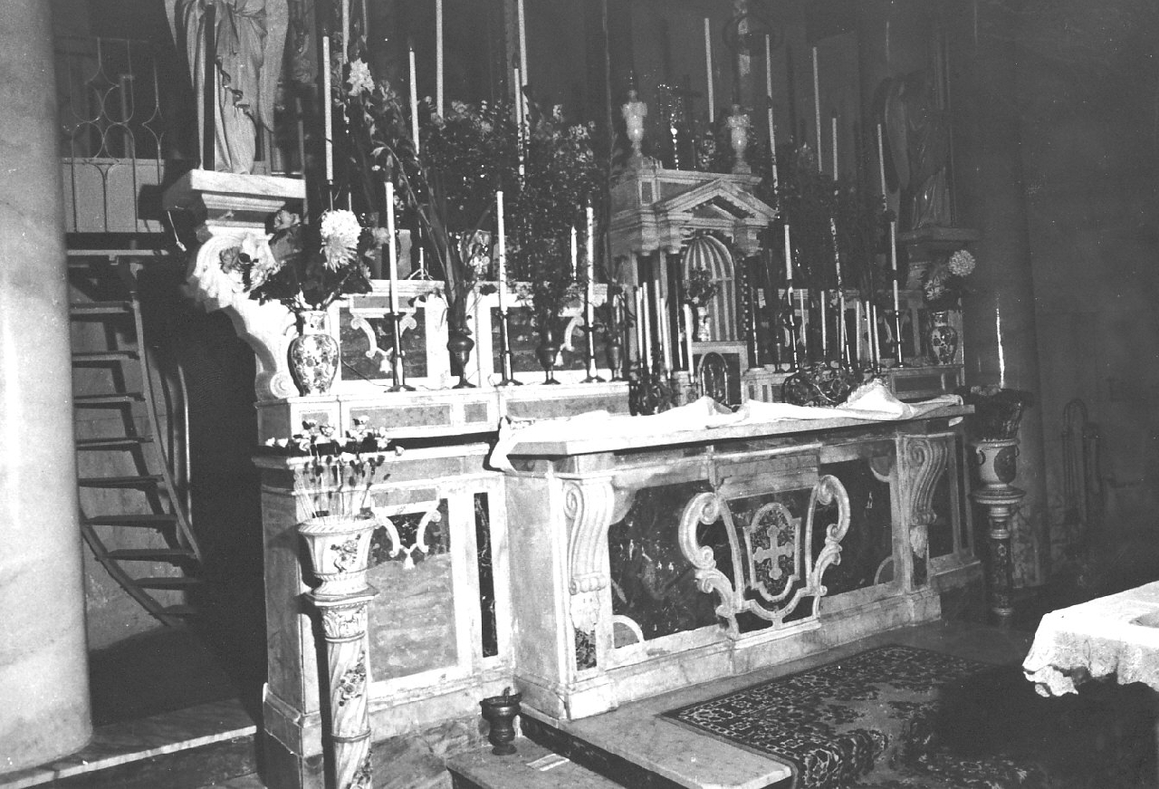 altare maggiore, opera isolata di Bottega Fratelli Perrone (sec. XX)