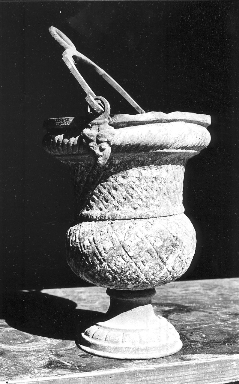 secchiello per l'acqua benedetta, opera isolata - bottega calabrese (seconda metà sec. XVIII)