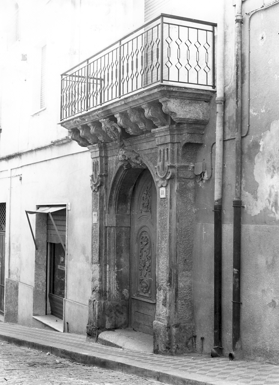 portale - bottega calabrese (sec. XIX)