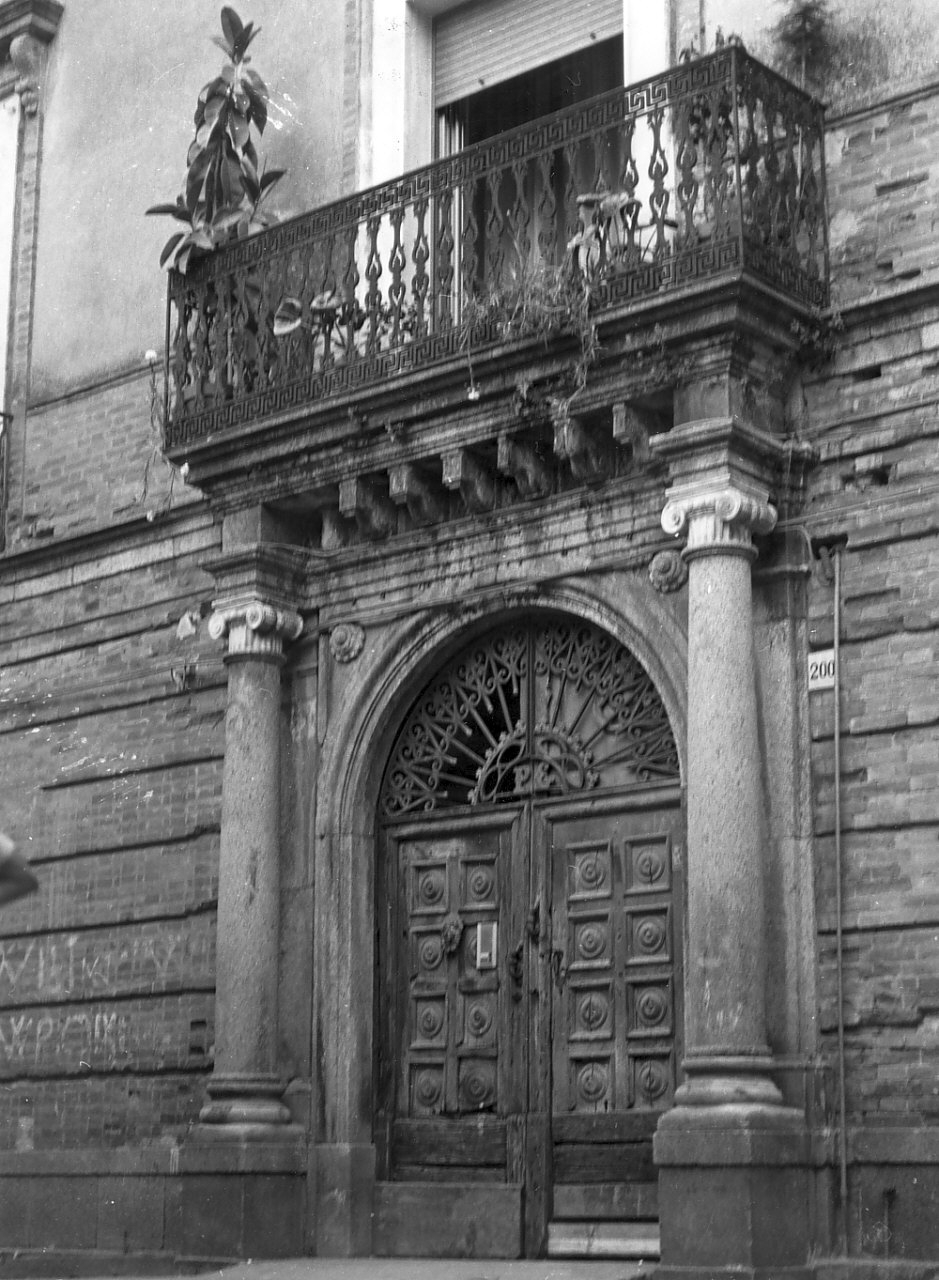 portale - bottega calabrese (sec. XIX)