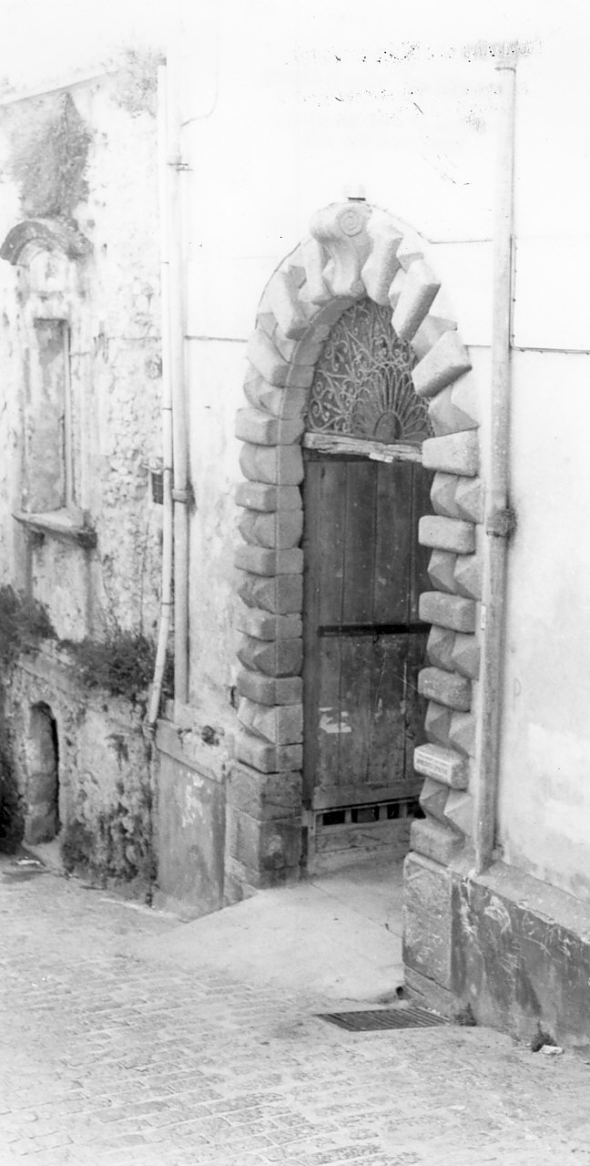 portale - bottega calabrese (sec. XIX)