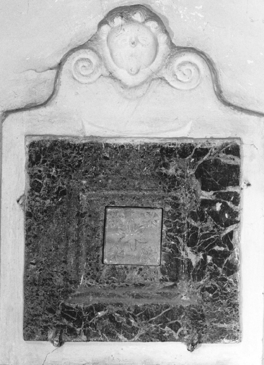 armadietto per oli santi, opera isolata - bottega calabrese (sec. XVII)