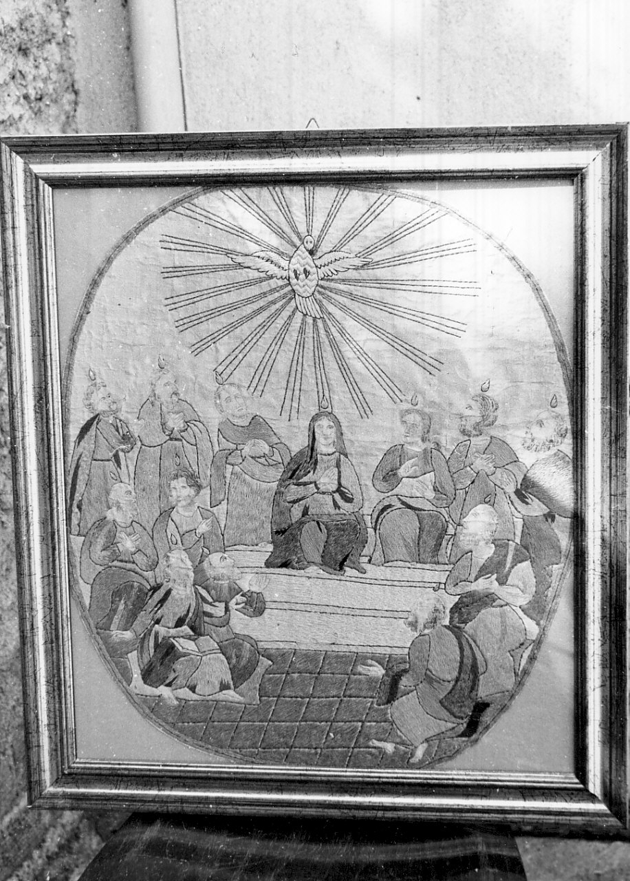apostoli intorno al sepolcro vuoto e colmo di fiori della Madonna (lambrecchino di baldacchino, serie) di Barnarale (sec. XIX)