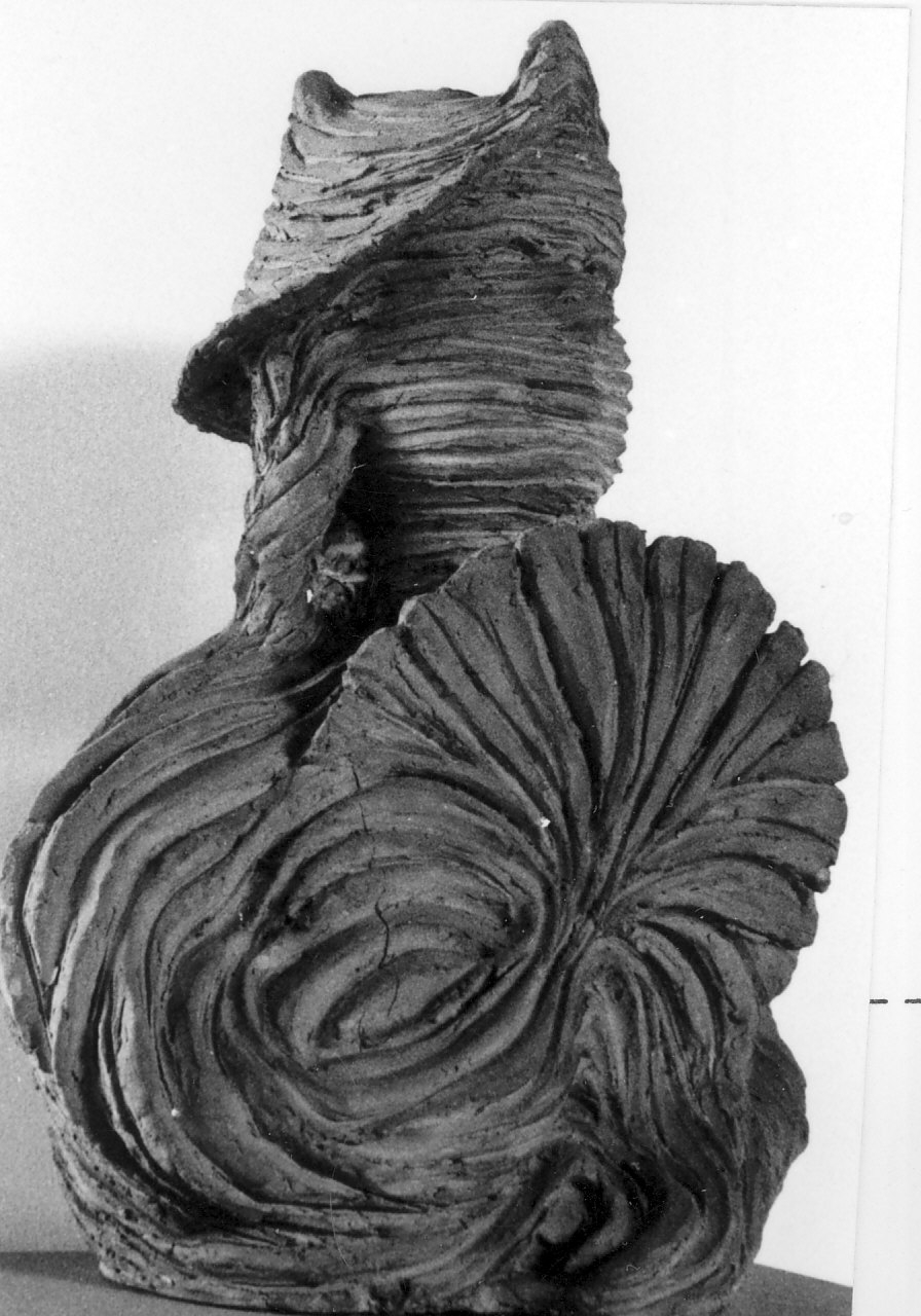 Donna con ventaglio, figura femminile (busto, opera isolata) di Rito Giuseppe (sec. XX)