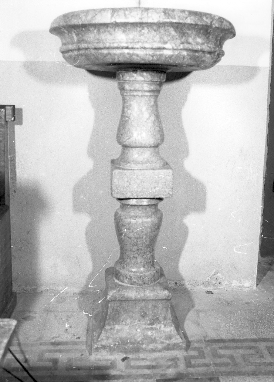 acquasantiera - a fusto - bottega serrese (sec. XIX, sec. XX)