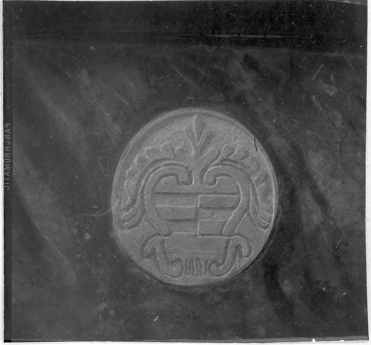 stemma gentilizio (decorazione plastica) - bottega calabrese (sec. XVII)