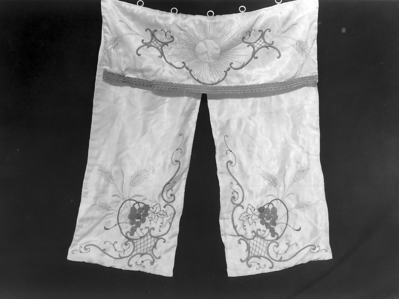 conopeo di tabernacolo, opera isolata - manifattura calabrese (seconda metà sec. XIX)