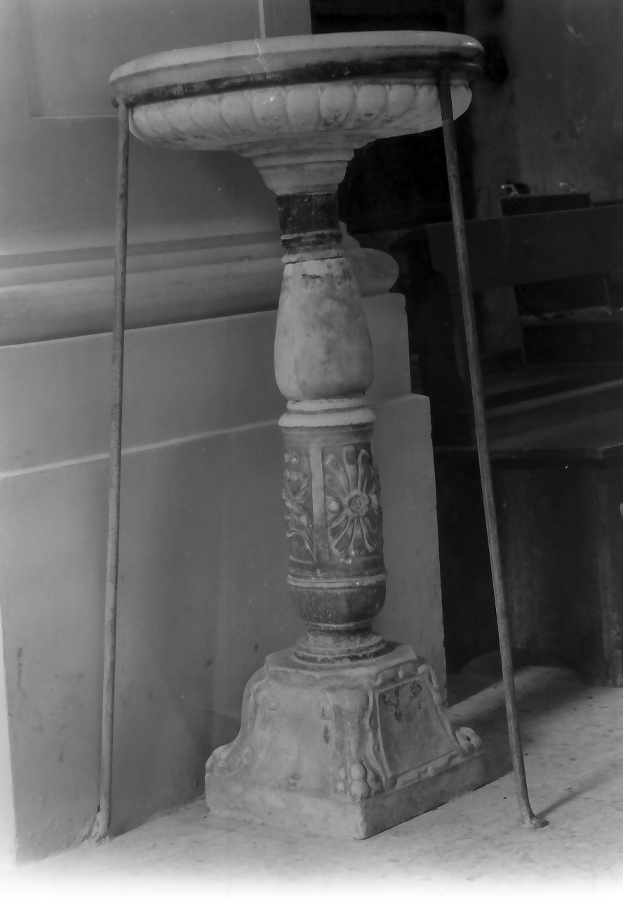 acquasantiera - a fusto - bottega calabrese (prima metà sec. XVII)