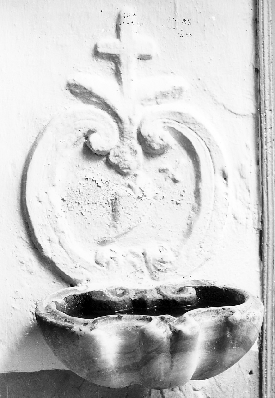 acquasantiera - a conchiglia, opera isolata - bottega calabrese (sec. XVIII)