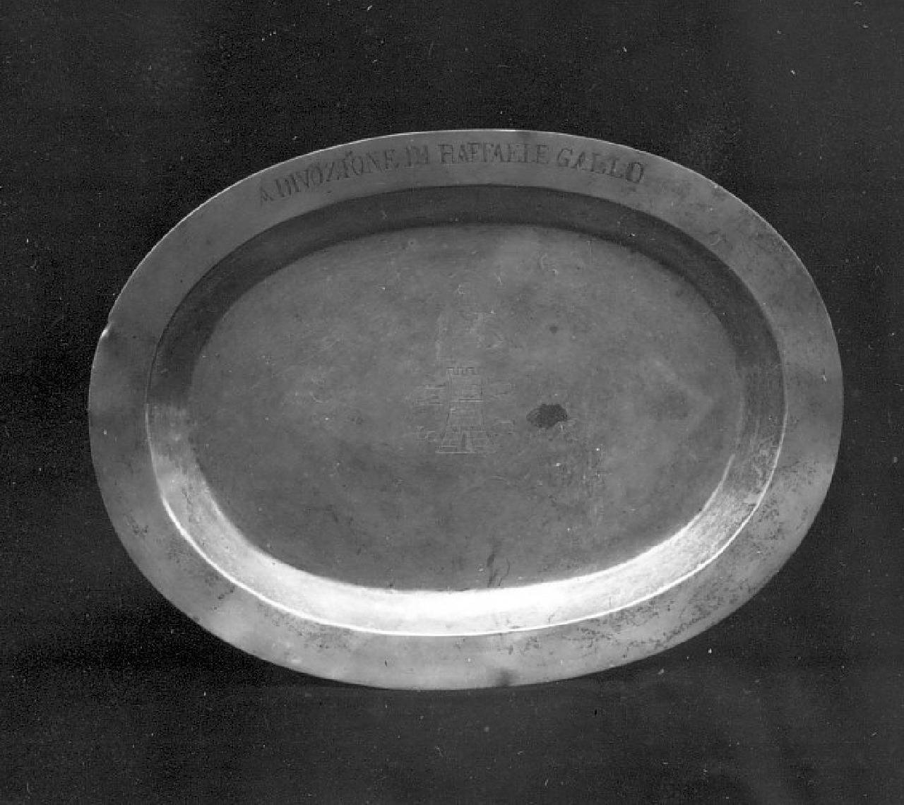 vassoio - bottega Italia meridionale (sec. XIX, sec. XX)