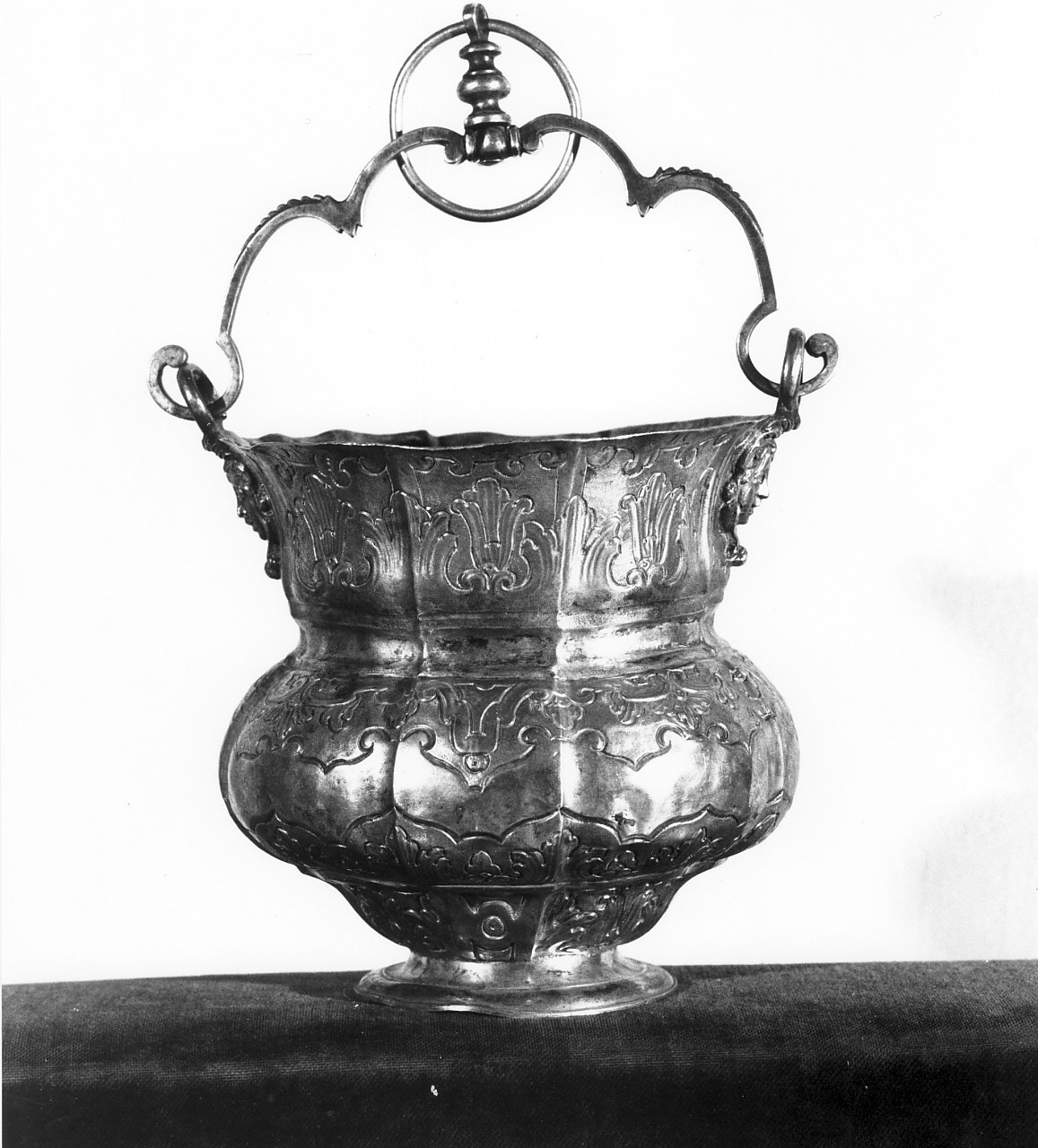 secchiello per l'acqua benedetta - bottega napoletana (seconda metà sec. XVIII)