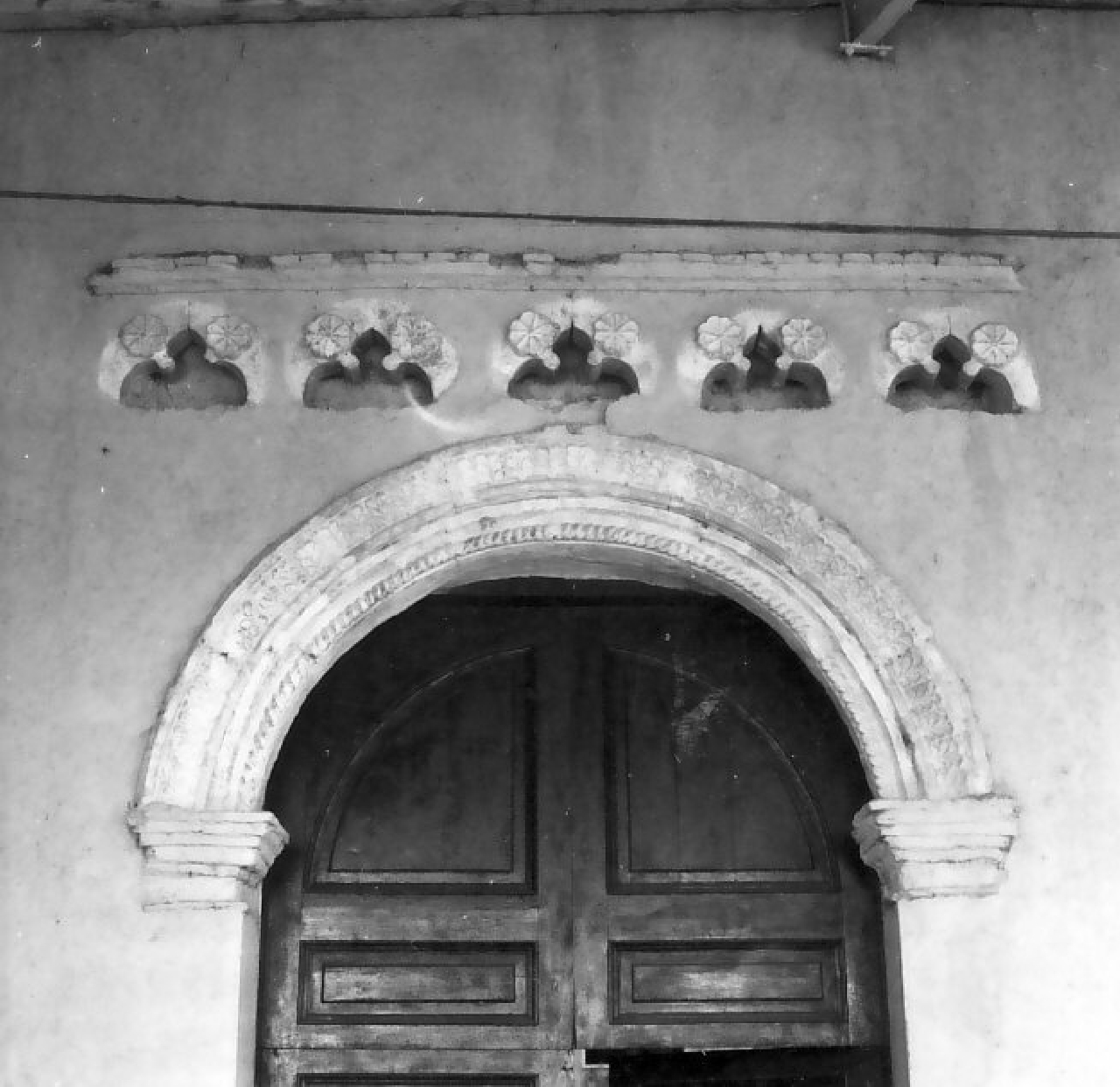 portale - ad arco, frammento - bottega Italia meridionale (sec. XI, sec. XII)