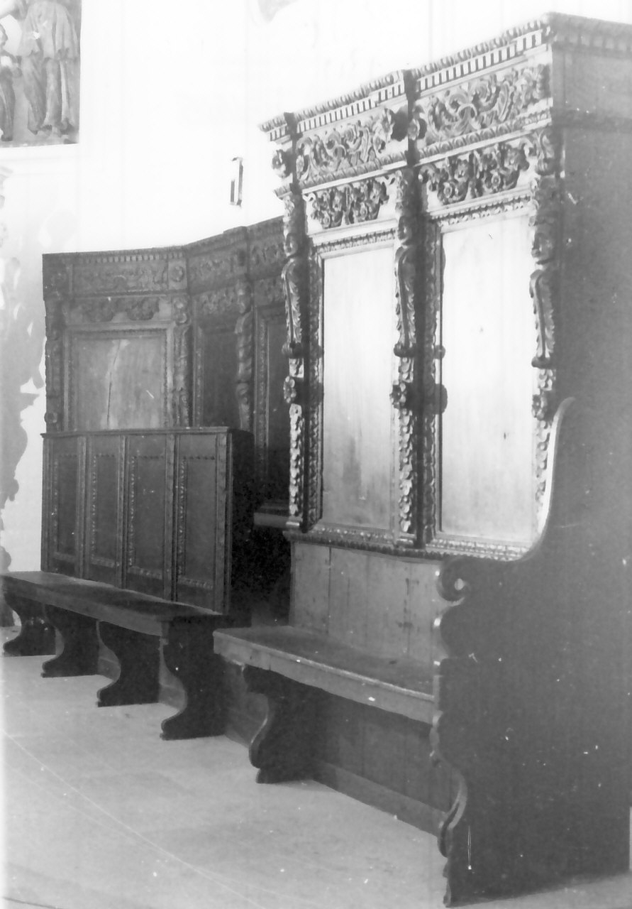 stalli del coro, serie - bottega roglianese (fine/inizio secc. XVII/ XVIII)
