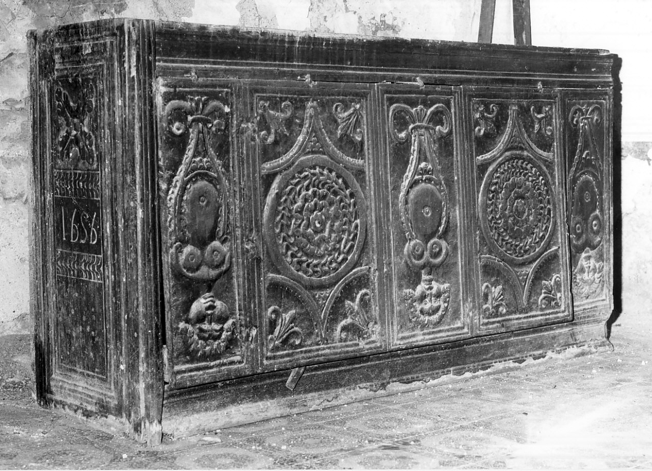 cassone di sacrestia - bottega calabrese (sec. XVII)