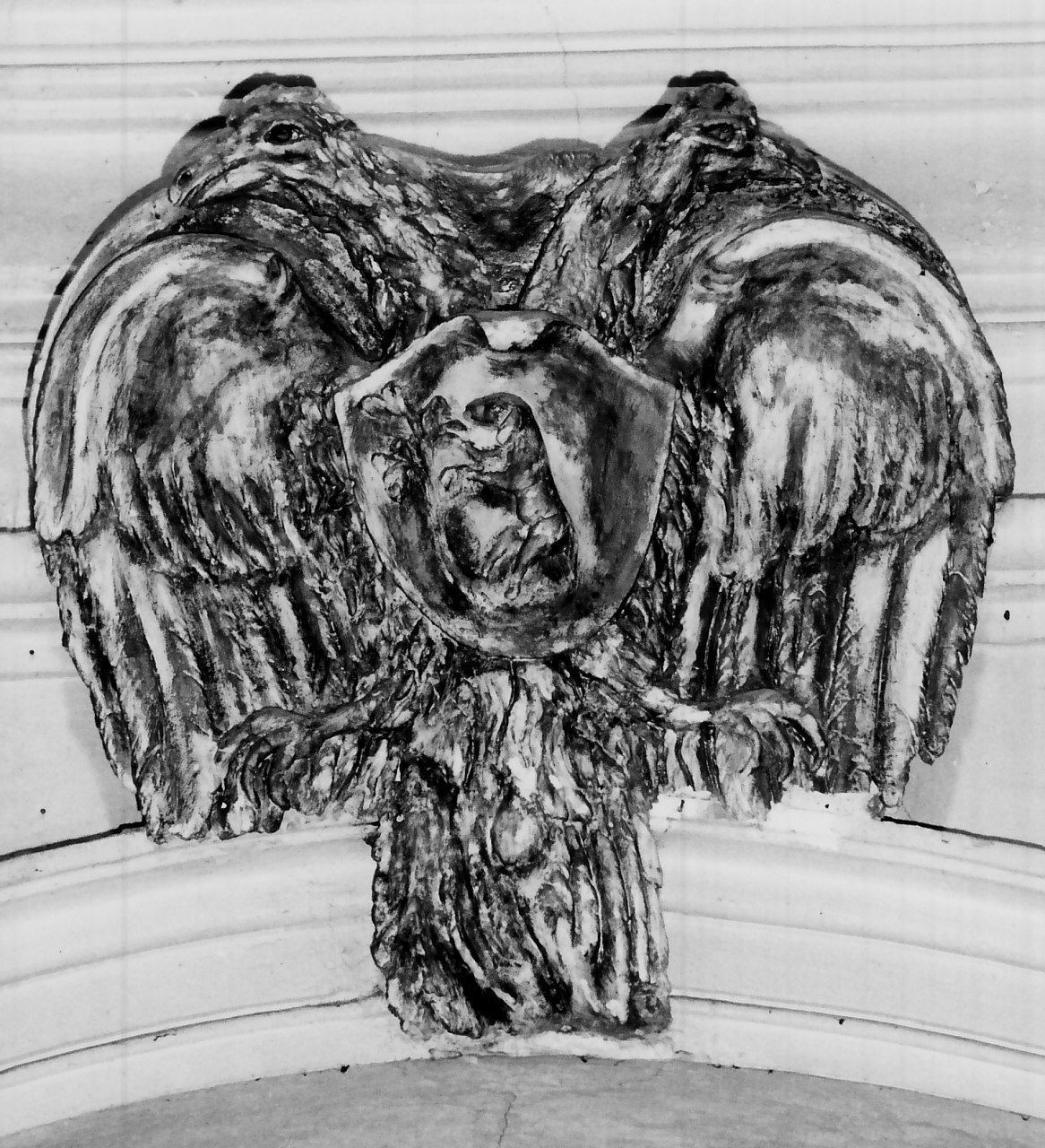 stemma gentilizio (decorazione plastica, opera isolata) - bottega Italia meridionale (sec. XVIII)