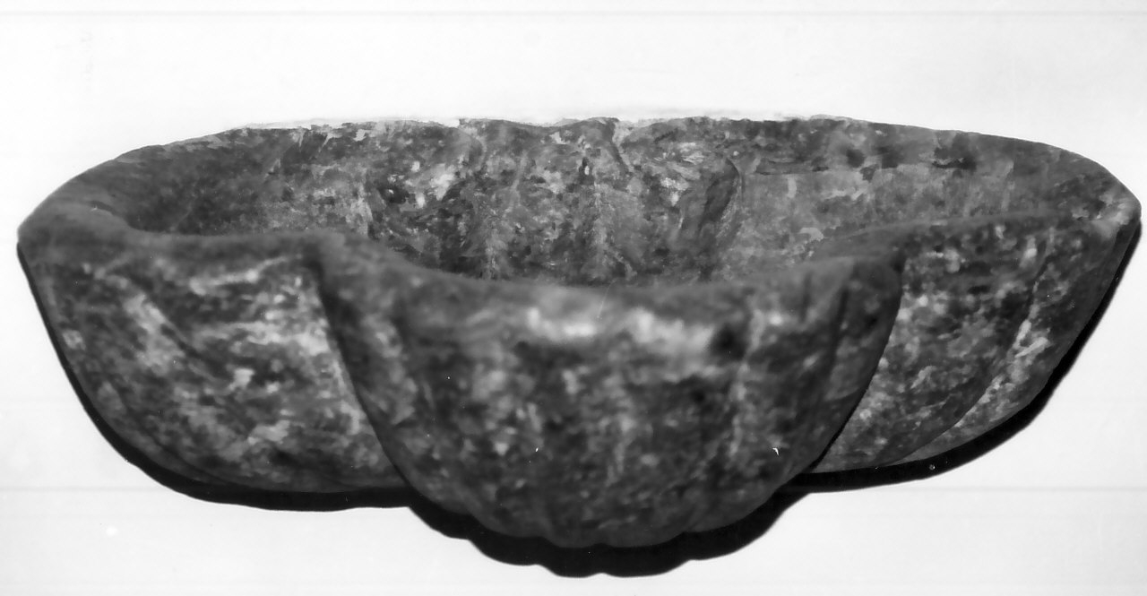 acquasantiera da parete, opera isolata - bottega Italia meridionale (secondo quarto sec. XVIII)