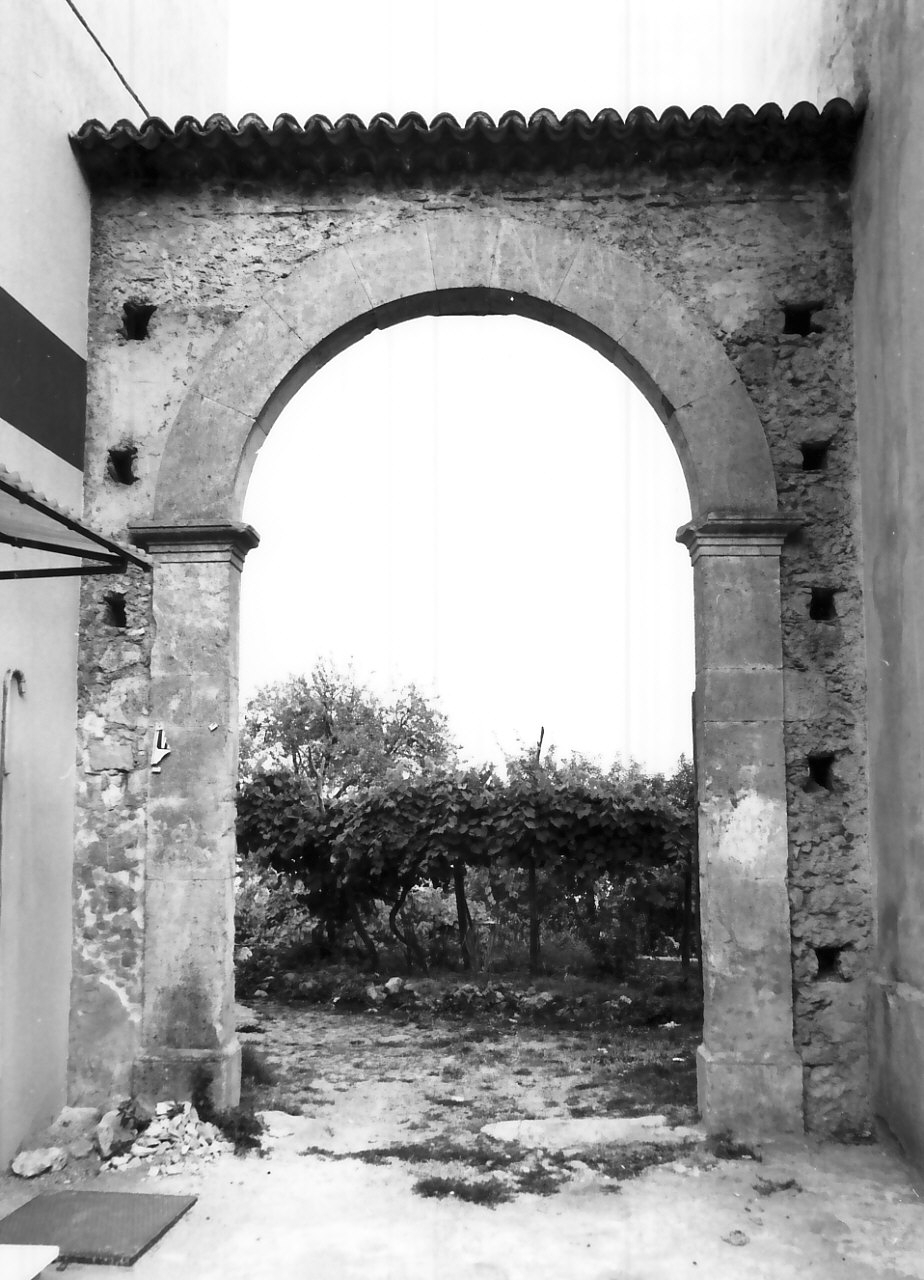 portale - ad arco, opera isolata - bottega Italia meridionale (sec. XIX)