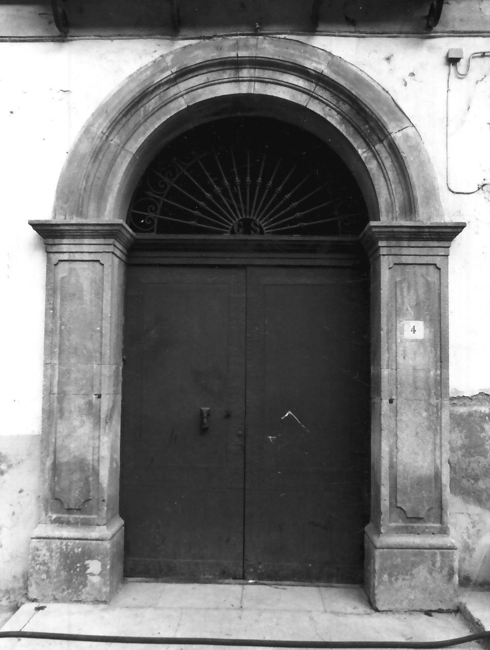 portale - ad arco, opera isolata - bottega Italia meridionale (sec. XIX)