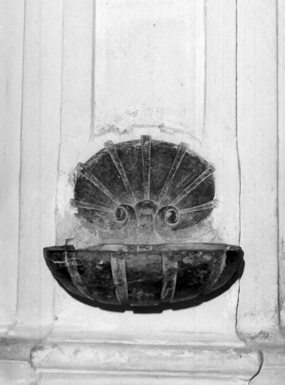 acquasantiera - a conchiglia, serie - bottega napoletana (?) (sec. XVIII)