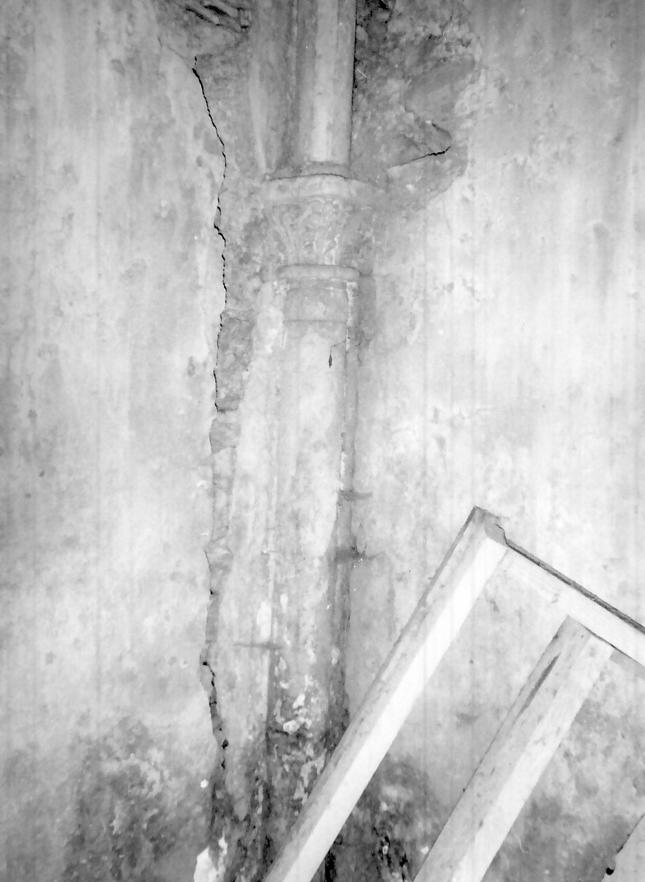 capitello, opera isolata - bottega calabrese (sec. XV)