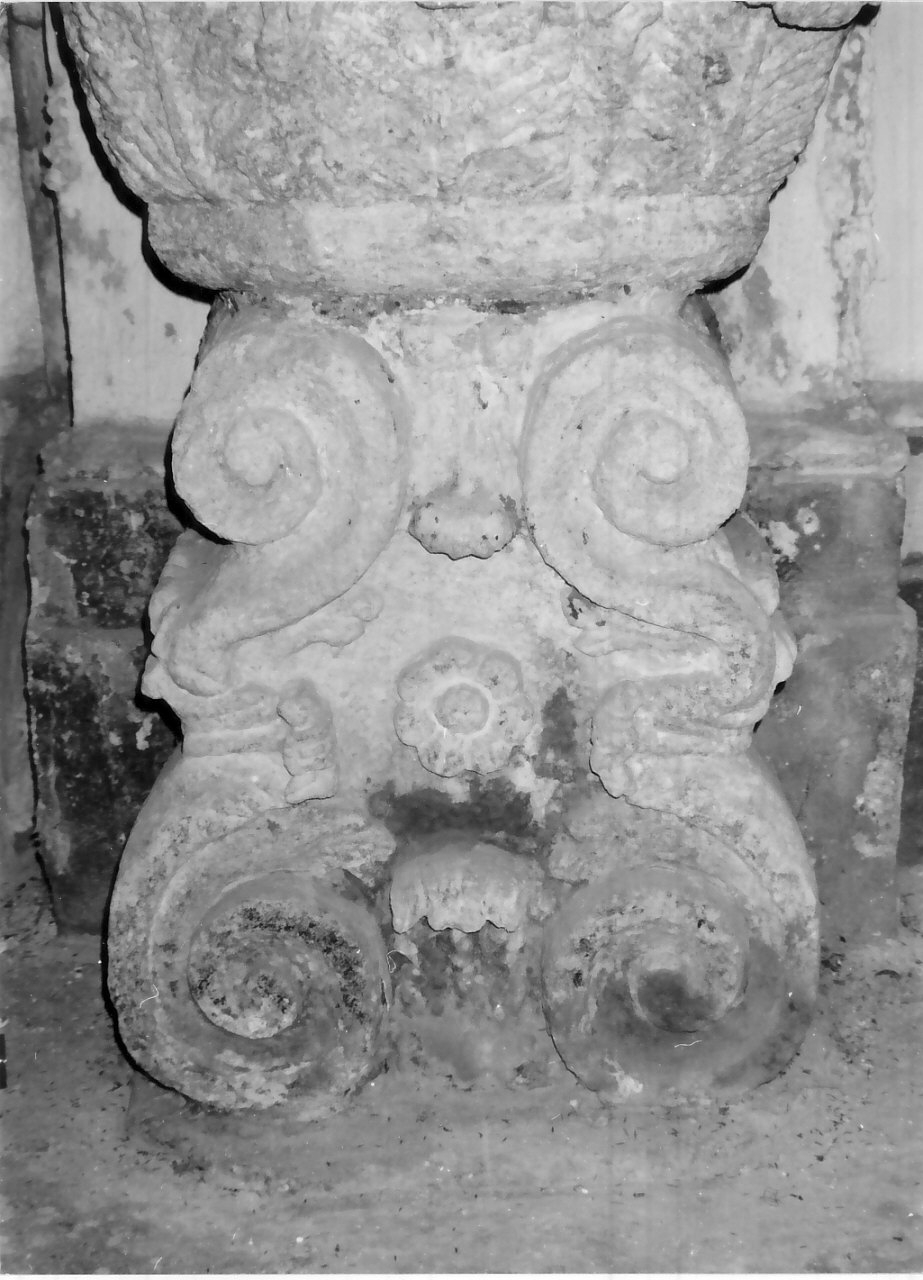 fonte battesimale, opera isolata - bottega calabrese (sec. XVII, sec. XVIII)