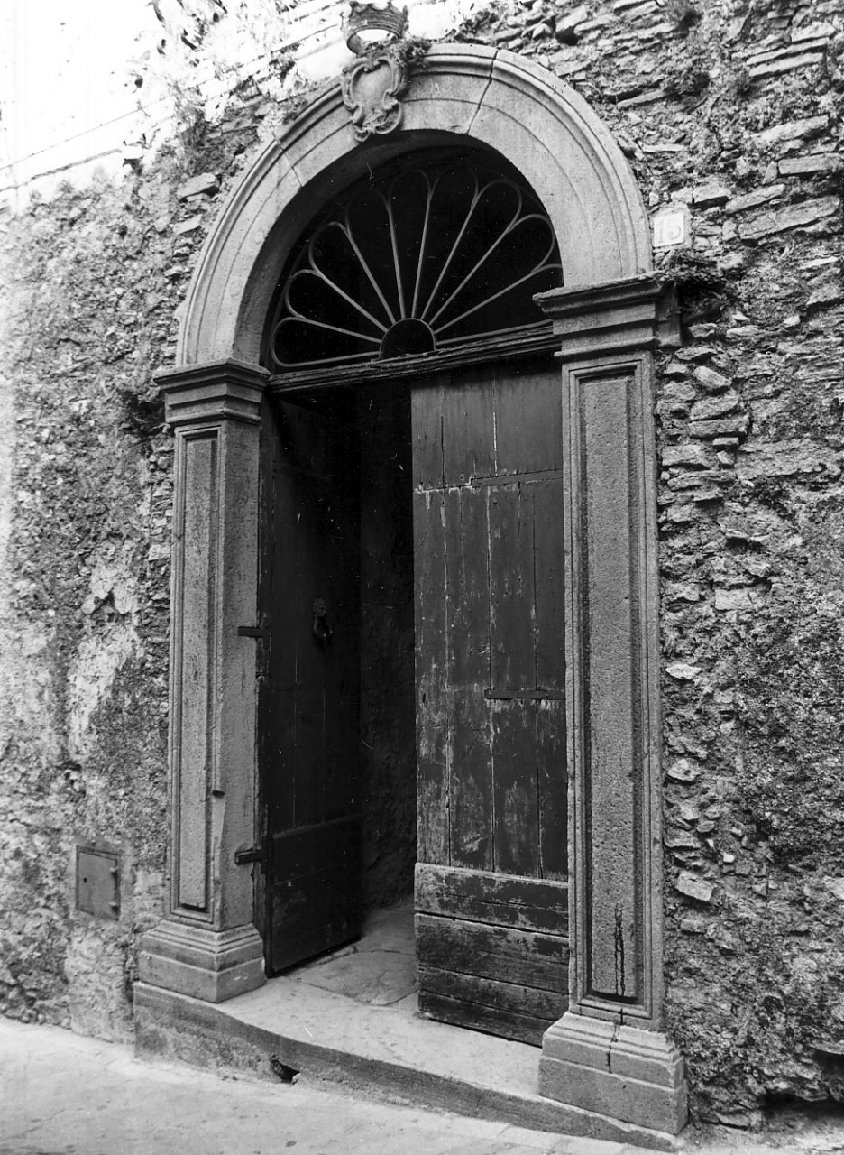 portale - ad arco, opera isolata - bottega calabrese (sec. XIX)
