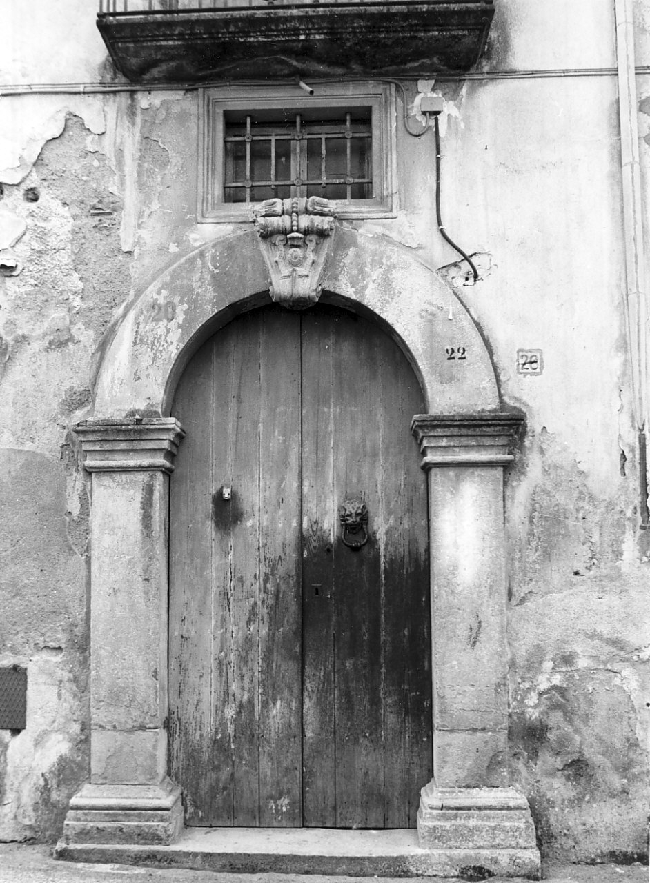 portale - ad arco, opera isolata - bottega calabrese (sec. XIX)