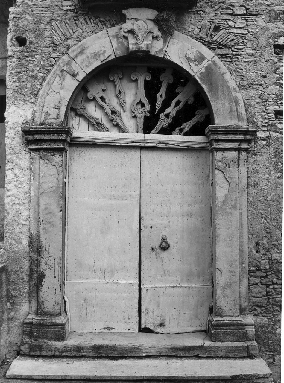 portale - ad arco, opera isolata - bottega calabrese (sec. XIX)