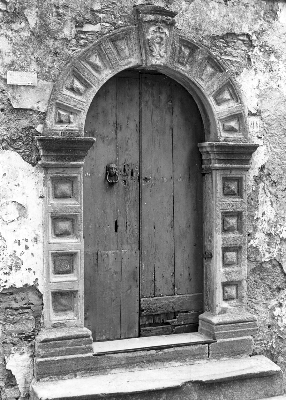 portale - ad arco, opera isolata - bottega calabrese (sec. XIX)