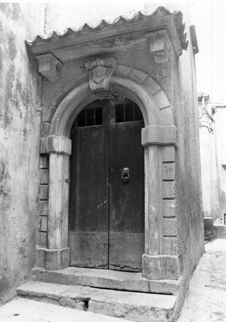 portale - ad arco, opera isolata - bottega calabrese (sec. XVIII)