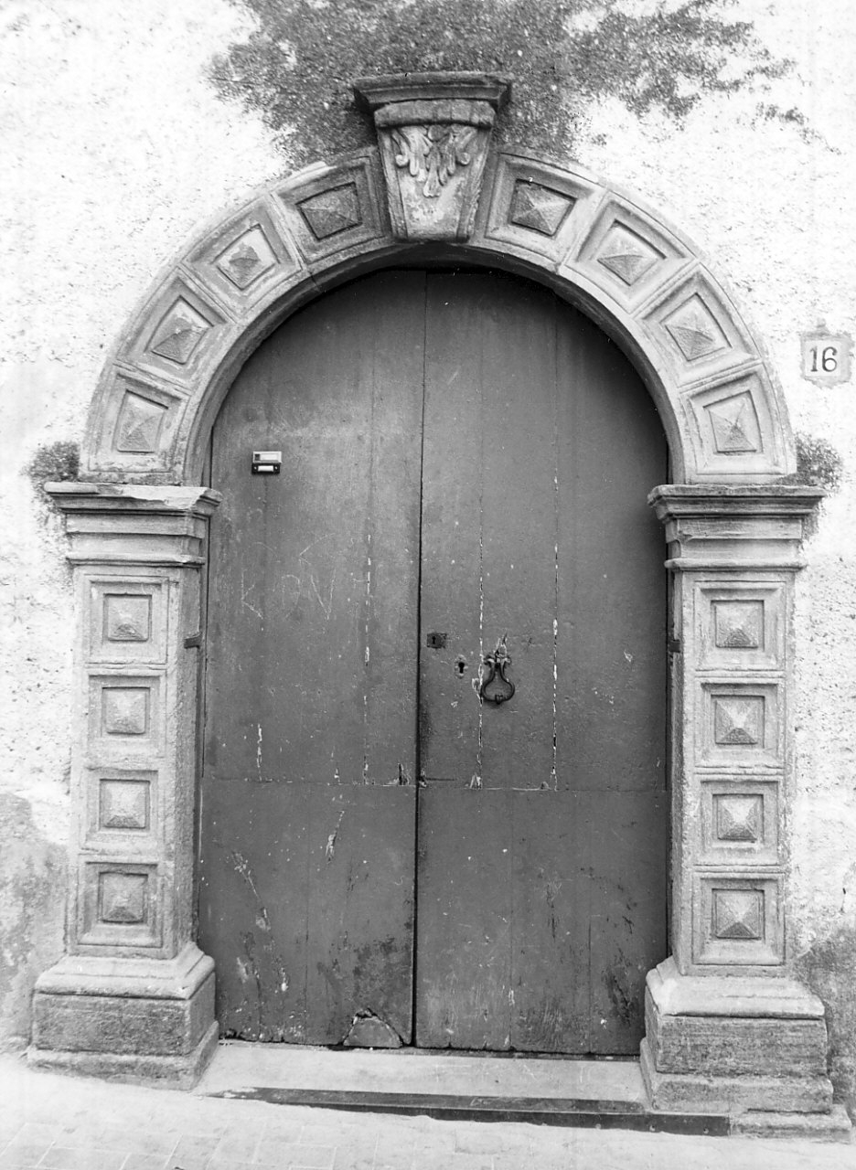 portale - ad arco, opera isolata - bottega calabrese (sec. XIX)