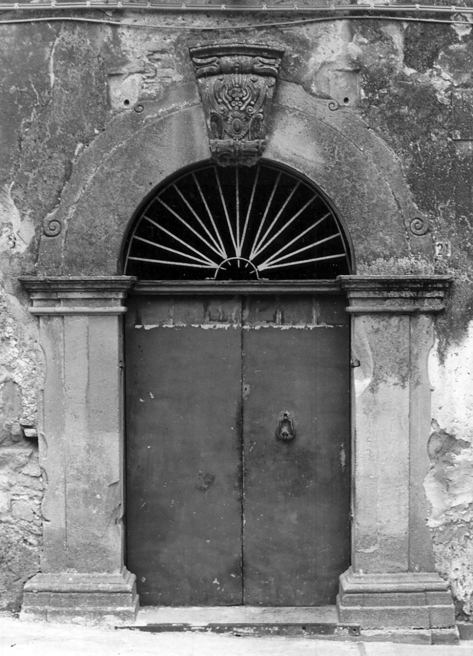 portale - ad arco, opera isolata - bottega calabrese (sec. XIX)