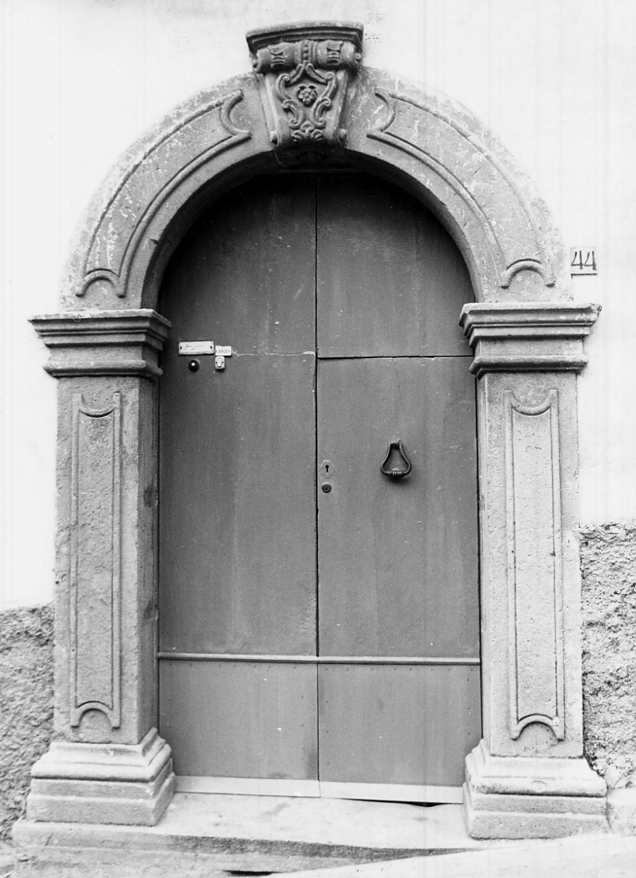 portale - ad arco, opera isolata - bottega calabrese (sec. XIX)