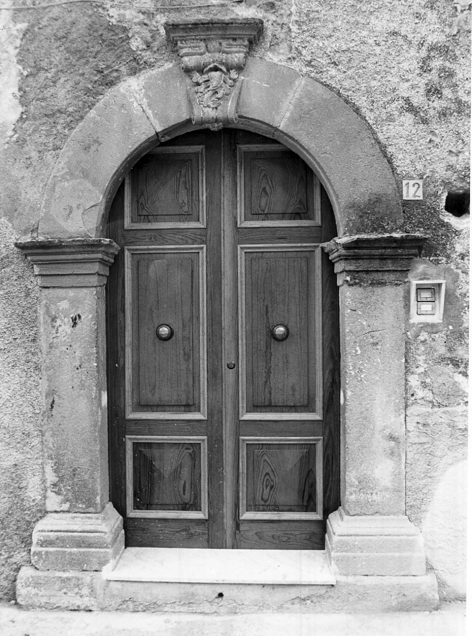 portale - ad arco, opera isolata - bottega calabrese (sec. XIX)