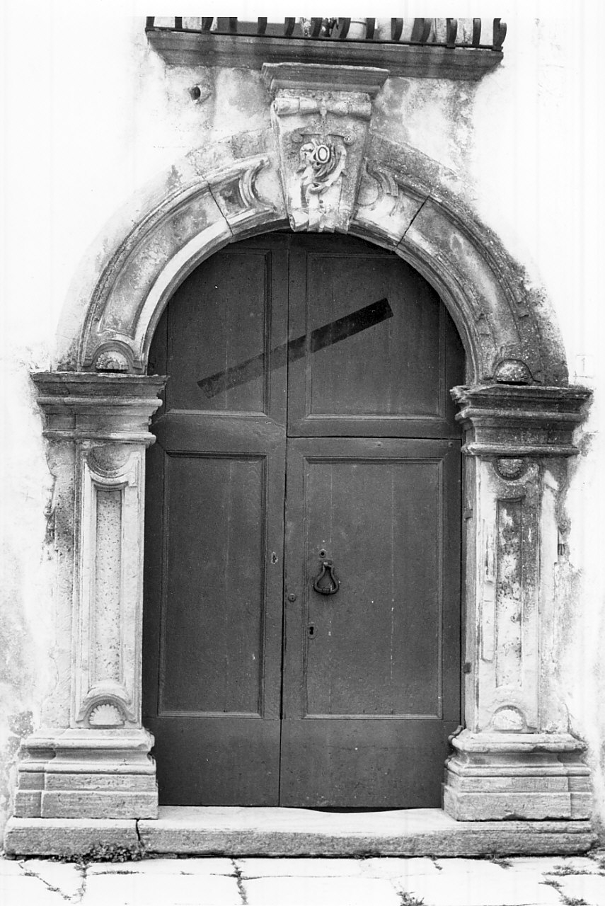 portale - ad arco, opera isolata - bottega calabrese (sec. XVIII)