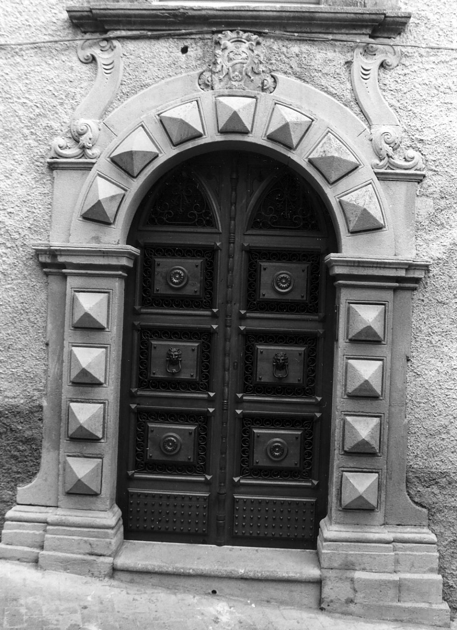 portale - ad arco, opera isolata - bottega calabrese (sec. XVIII)