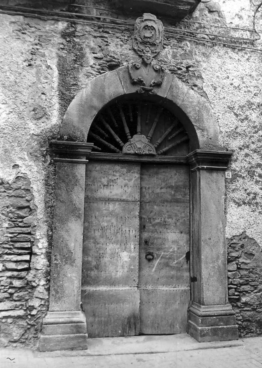 portale - ad arco, opera isolata - bottega calabrese (sec. XIX)
