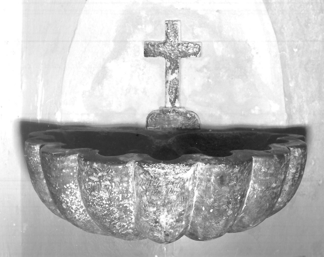 acquasantiera - a conchiglia, opera isolata - bottega calabrese (sec. XVIII)